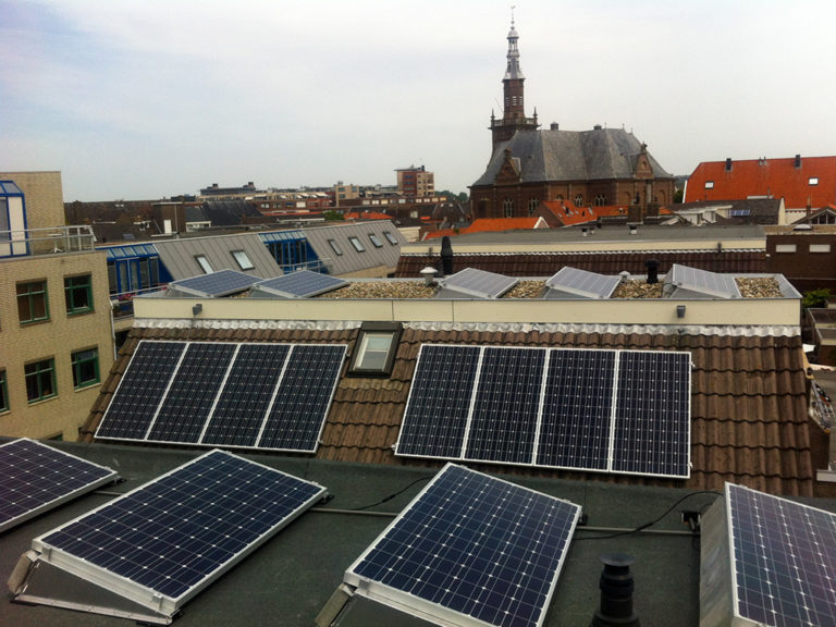 eerste-zonnepanelen-geplaatst